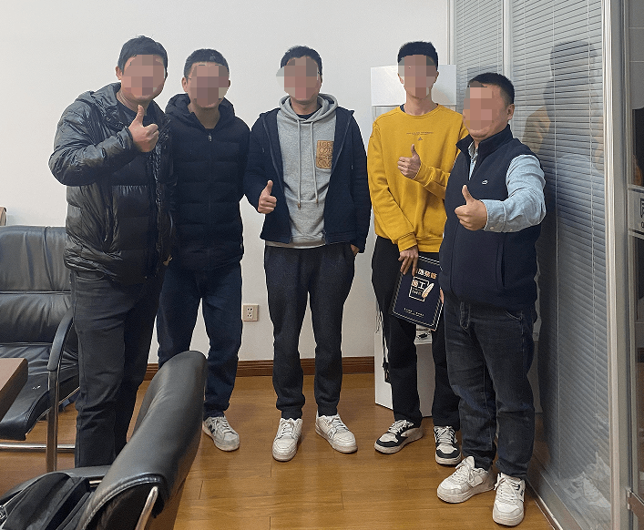 公司成功签约现场